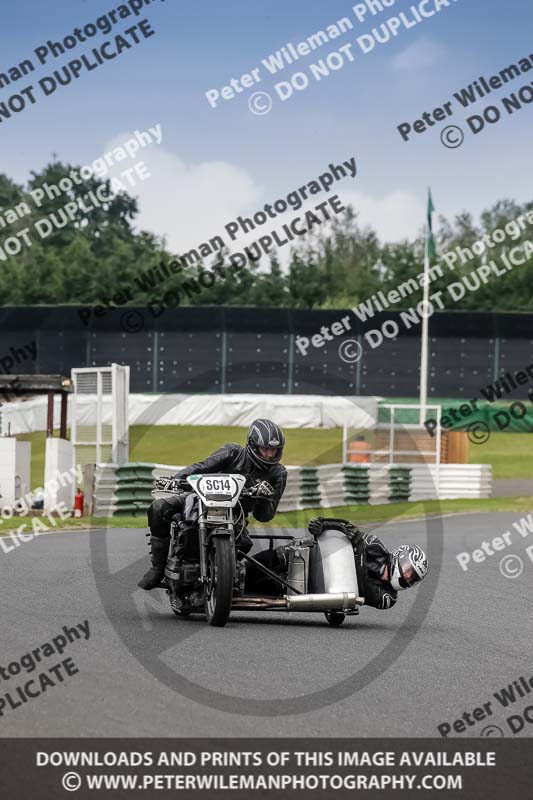 Vintage motorcycle club;eventdigitalimages;mallory park;mallory park trackday photographs;no limits trackdays;peter wileman photography;trackday digital images;trackday photos;vmcc festival 1000 bikes photographs